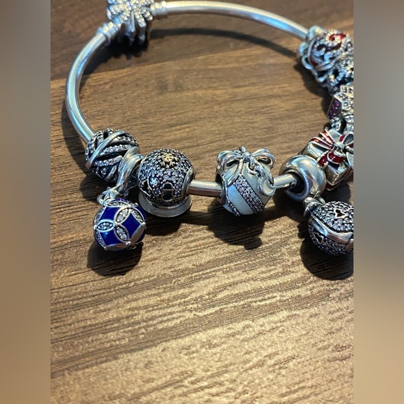 PANDORA CHRISTMAS SPECIAL EDITION CHARM BRACELET! - Picture 2 of 5